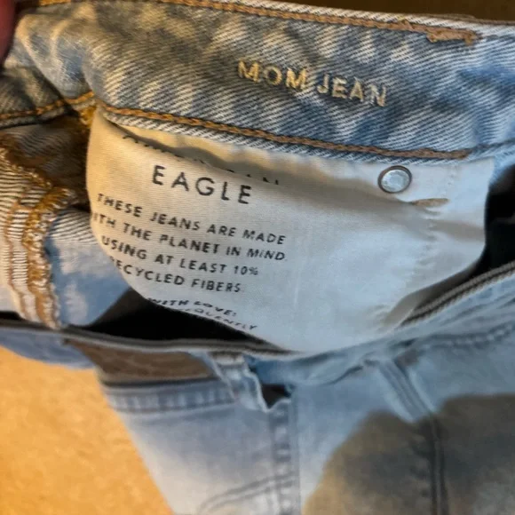 American Eagle Strigid Mom Jean size 8 - Picture 4 of 7